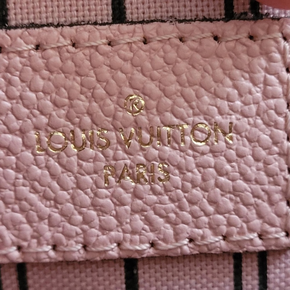 LOUIS VUITTON
Empreinte Pochette Metis Rose Poudre - Picture 8 of 16